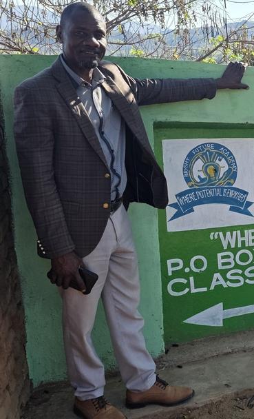 Maliya, woyambitsa, mkulu wa sukulu ndi m'busa